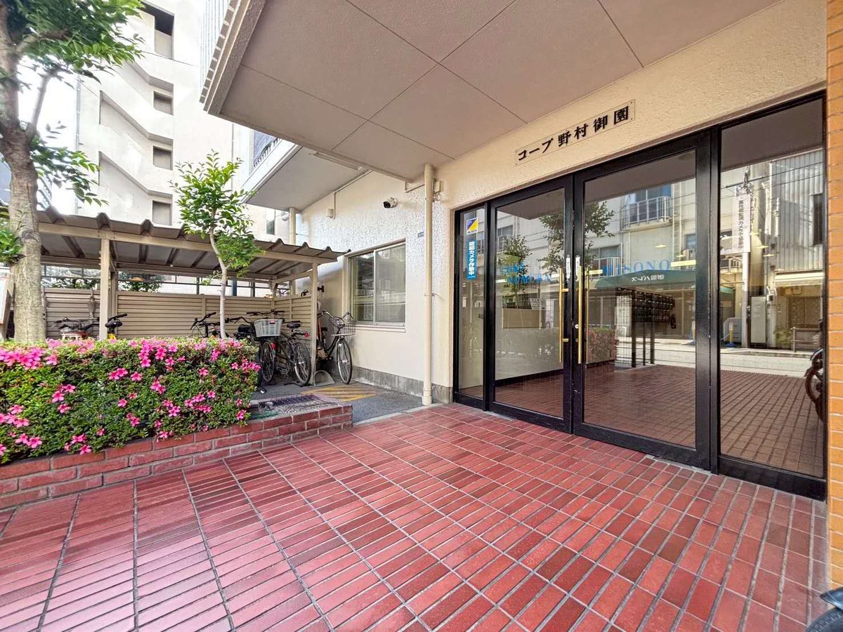 コープ野村御園 入口